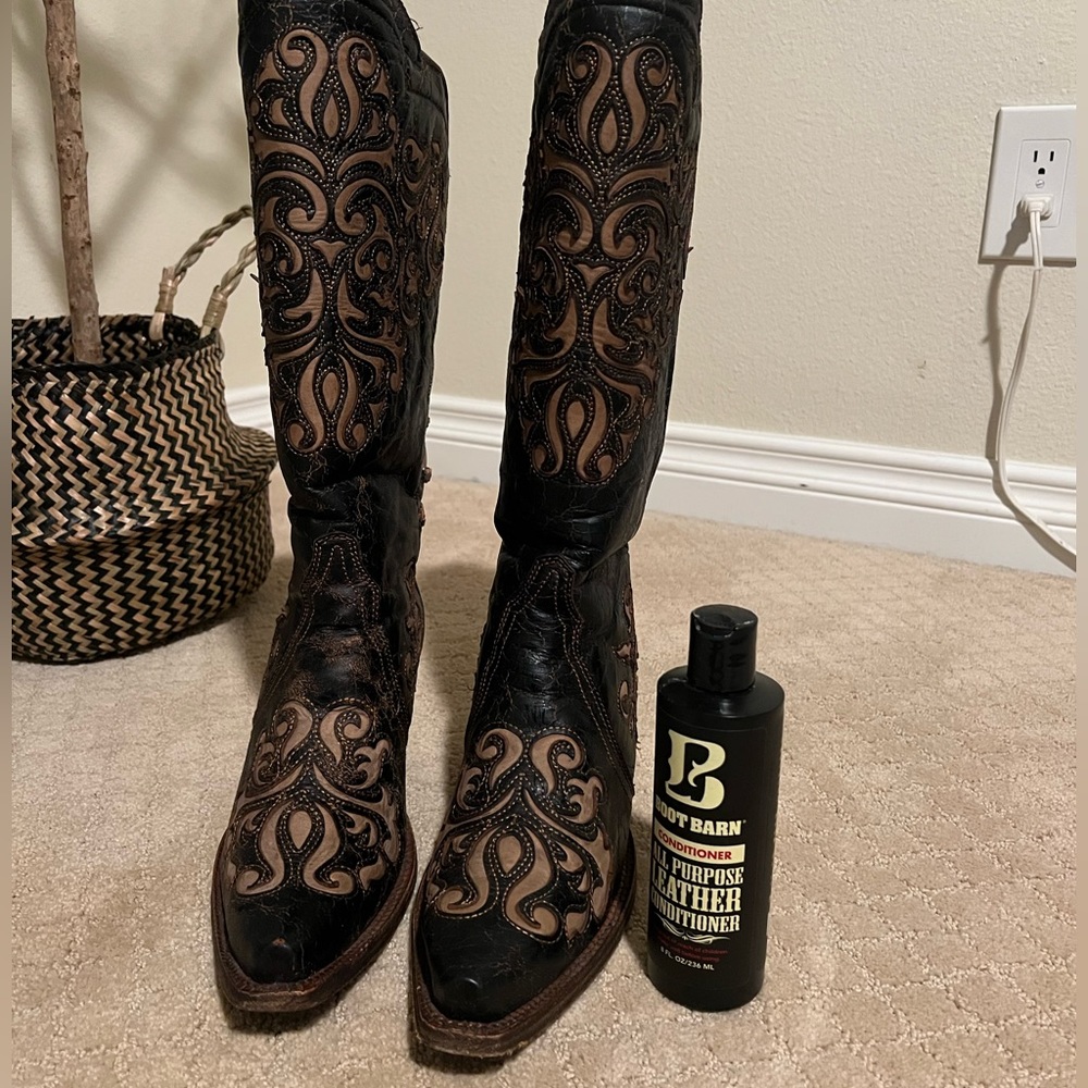 Corral women’s size 9 Magdalena black/bone lacing boot